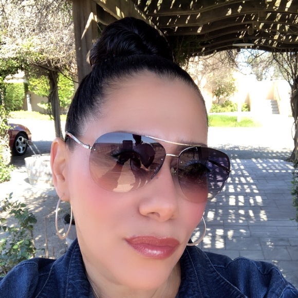 Meet your Posher, Toni - Picture 1 of 1